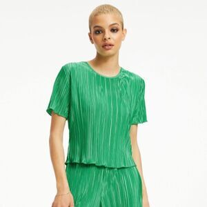 Good American Pliss Blouse Short Sleeve Textured Lettuce Hem Green Size 00/0 NWT